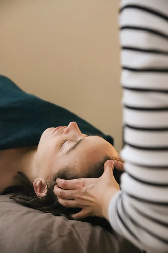 Vyöhyketerapiahoito päästä