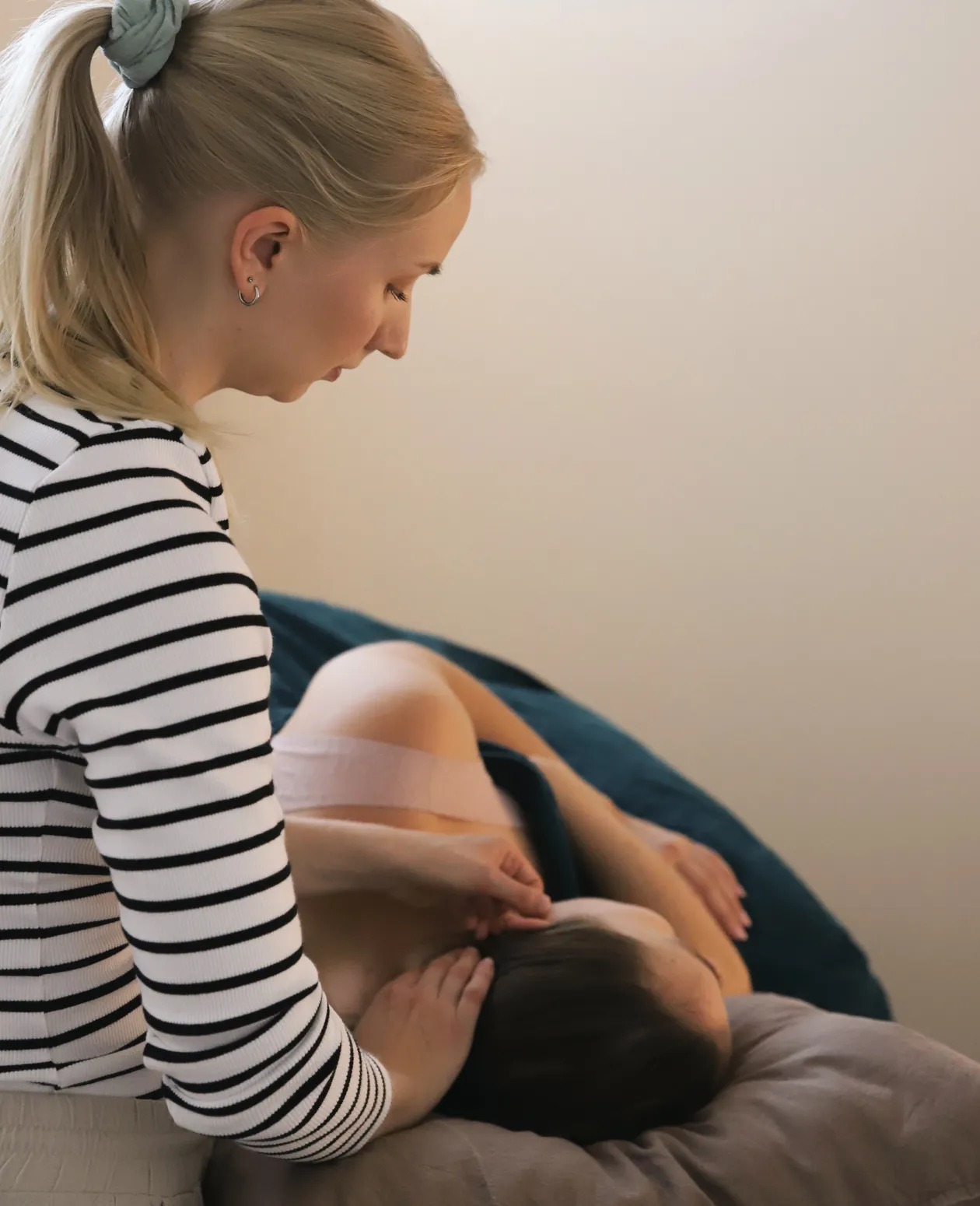 Vyöhyketerapiahoito pään alueella